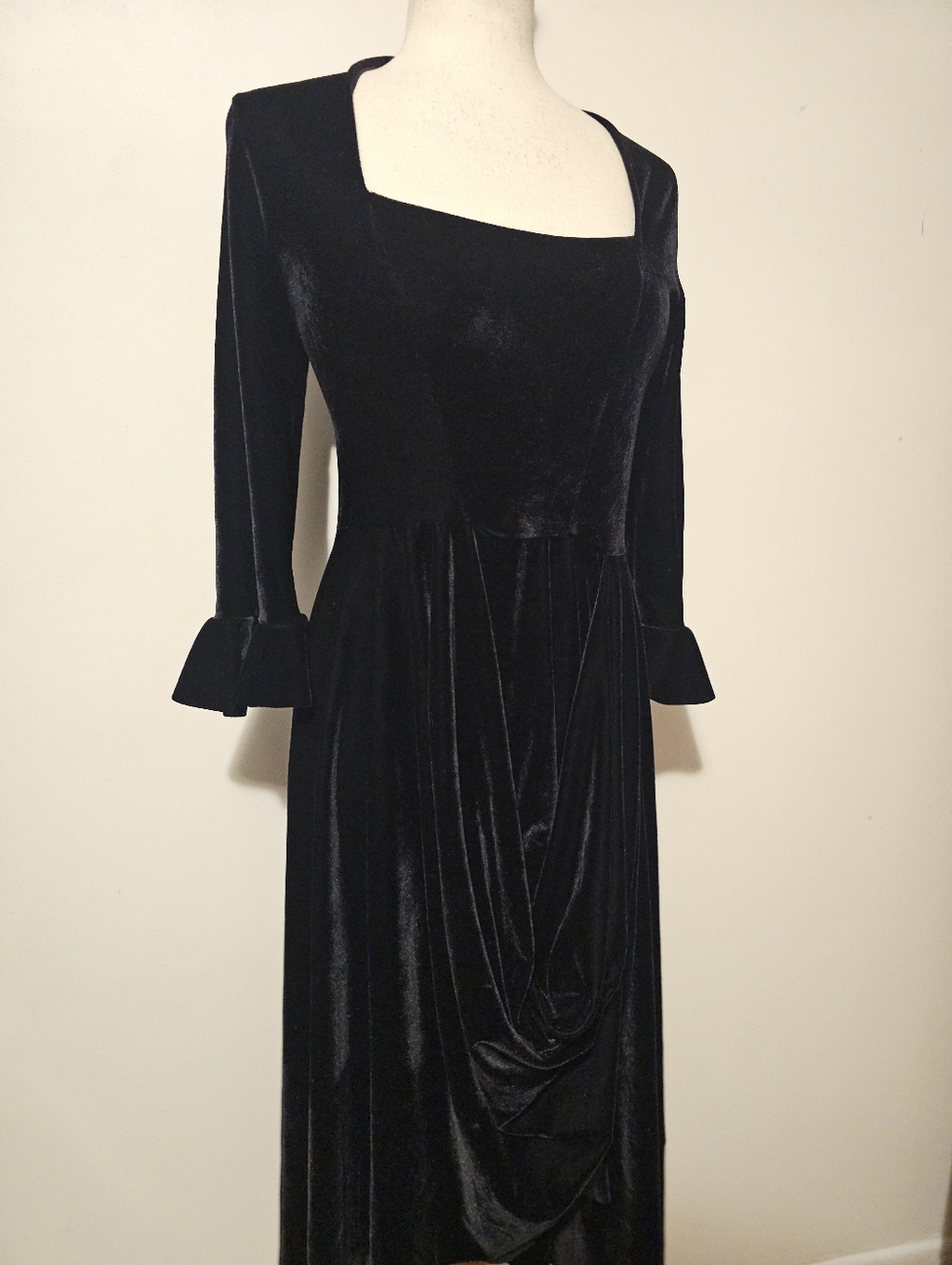 Nuit Clothing Atelier "Pastorale" Dress Black Velvet - Picture 7 of 16